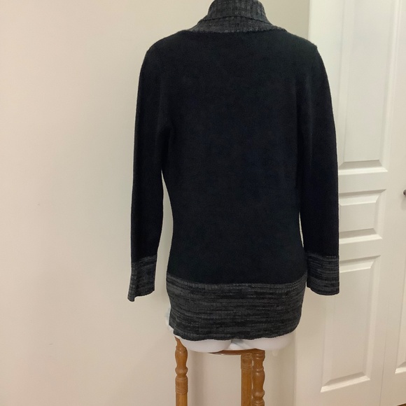 Venus Classic Sweater Medium - Picture 5 of 12